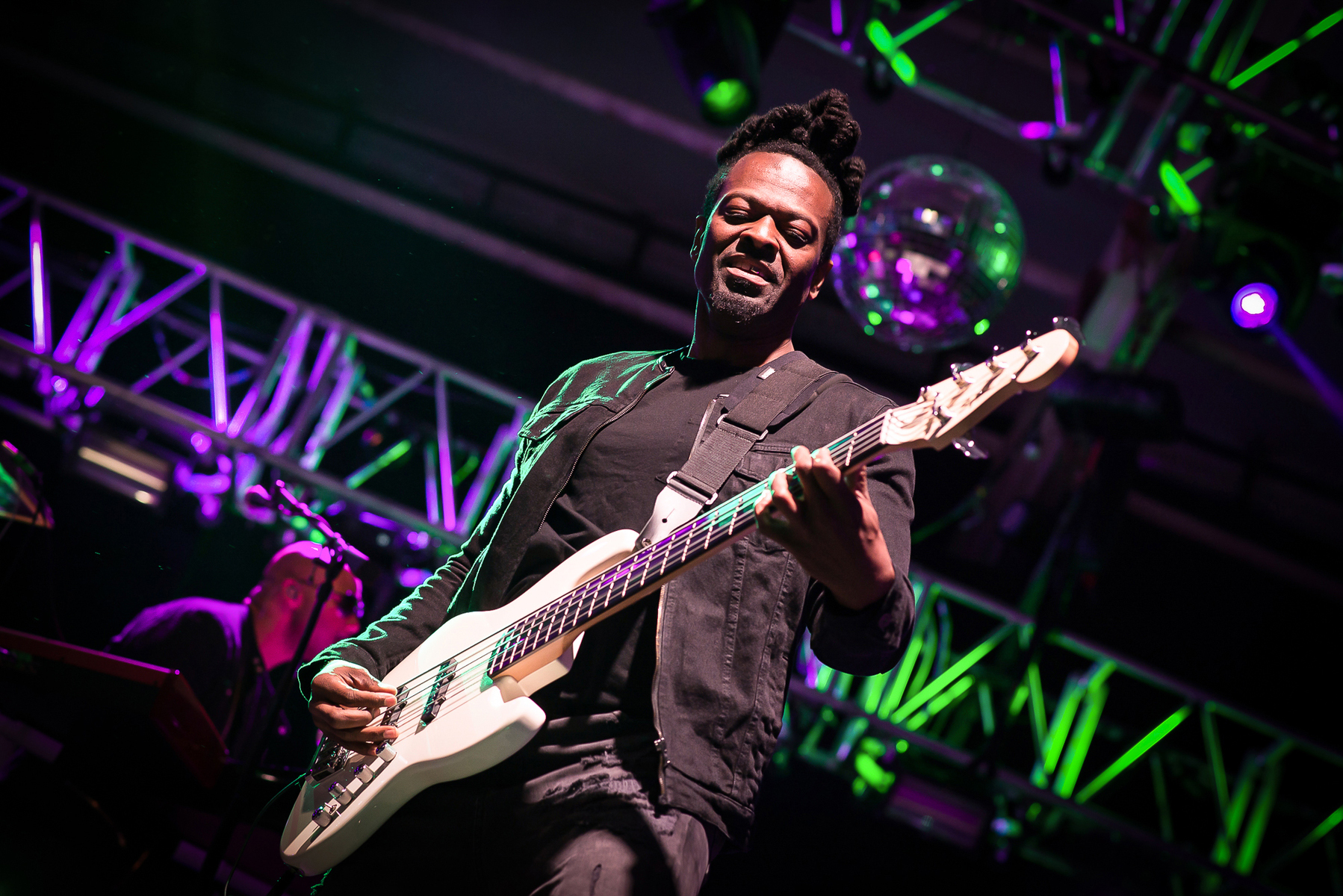 Anthony Hamilton's bass guitarist on stage in concert